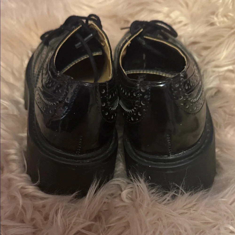 Steve Madden Glossy Black Oxford Shoes - Picture 4 of 6